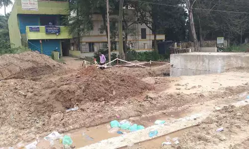 அலுவலகம் செல்ல முடியாமல் அங்காளன் எம்.எல்.ஏ. தவிப்பு