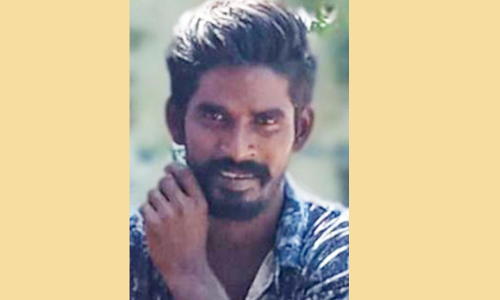 தண்டவாளத்தை கடக்க முயன்ற வாலிபர் ரெயில் மோதி பலி