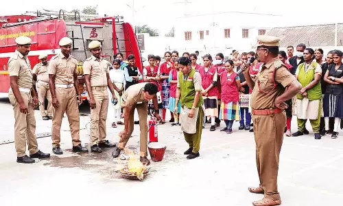 அவினாசியில் -  தீ விபத்து தடுப்பு  விழிப்புணர்வு நிகழ்ச்சி