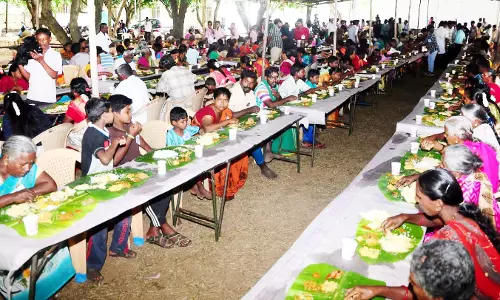 சிவானந்தா ஆசிரமத்தில் அன்னதானம்