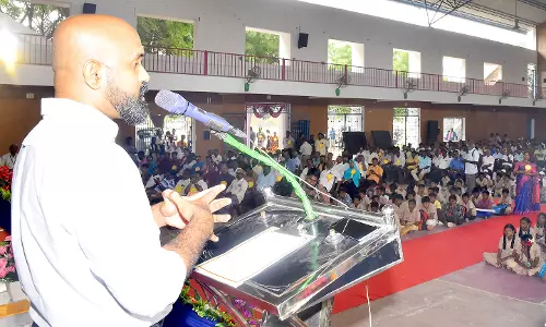 மாணவர்கள் கலைத்திறனை வெளிப்படுத்தி பெருமை தேடி தர வேண்டும்-  கலெக்டர் பேச்சு