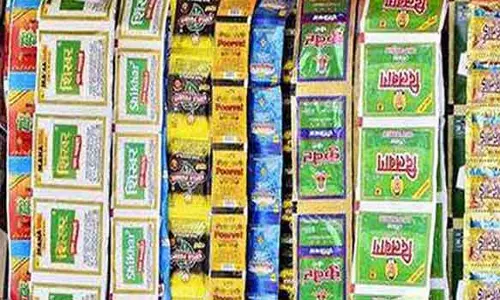 குடோனில் பதுக்கிய ரூ.3.84 லட்சம் புகையிலை பறிமுதல்