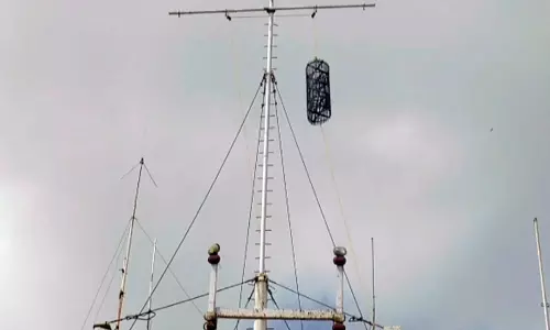 மாண்டஸ் புயல் காரணமாக நாகை துறைமுகத்தில் 2-ம் எண் புயல் எச்சரிக்கை கூண்டு ஏற்றம்