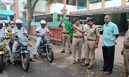 காரைக்காலில் போலீசார் விழிப்புணர்வு பேரணி