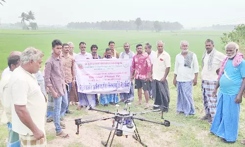 ட்ரோன் மூலம் நானோ யூரியா தெளிப்பு குறித்து விவசாயிகளுக்கு பயிற்சி