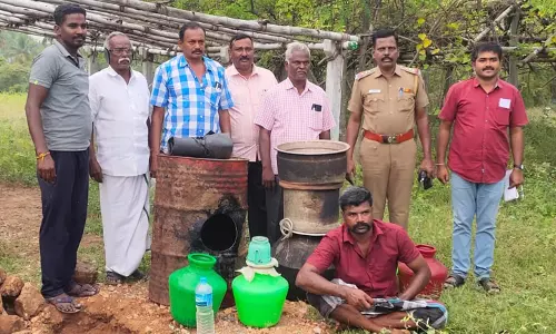 சாராயம் காய்ச்சி விற்பனை செய்த வாலிபர் கைது