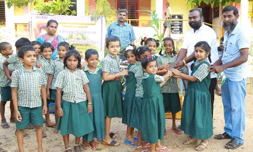 உடன்குடி  அரசு பள்ளியில் மரம் நடும் விழா