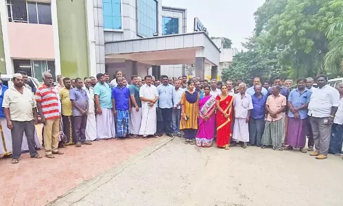 பாளை மார்க்கெட் பணியை பொங்கலுக்கு பிறகு தொடங்க வேண்டும்-அவகாசம் கேட்டு வியாபாரிகள் மனு