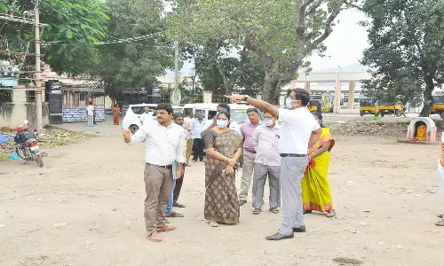 பாலாற்றில் குப்பை கொட்டுவதை தடுக்க வேலி