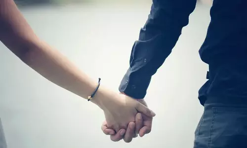 சிங்கபெருமாள் கோவிலில் ரெயில் மோதி காதல் ஜோடி பலி- தற்கொலை செய்தனரா?