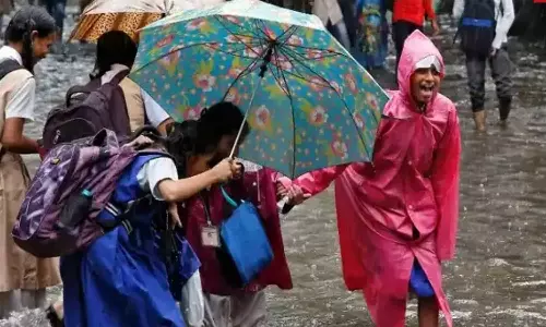 கனமழை எச்சரிக்கை: சென்னை உள்ளிட்ட 8 மாவட்டங்களில் நாளை பள்ளி, கல்லூரிகளுக்கு விடுமுறை