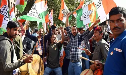 இமாச்சல பிரதேசத்தில் பா.ஜ.க.விடம் இருந்து ஆட்சியை கைப்பற்றியது காங்கிரஸ்: தொண்டர்கள் உற்சாக கொண்டாட்டம்