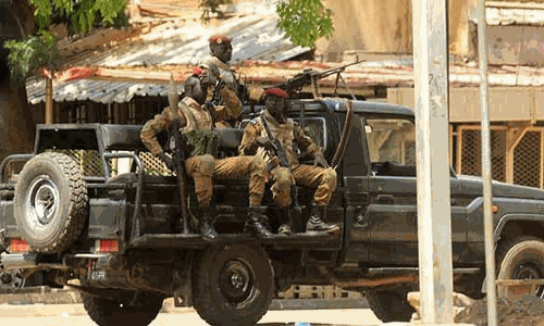 பர்கினோ பாசோவில் பயங்கரவாதிகள் நடத்திய தாக்குதலில் 12 பேர் பரிதாப பலி