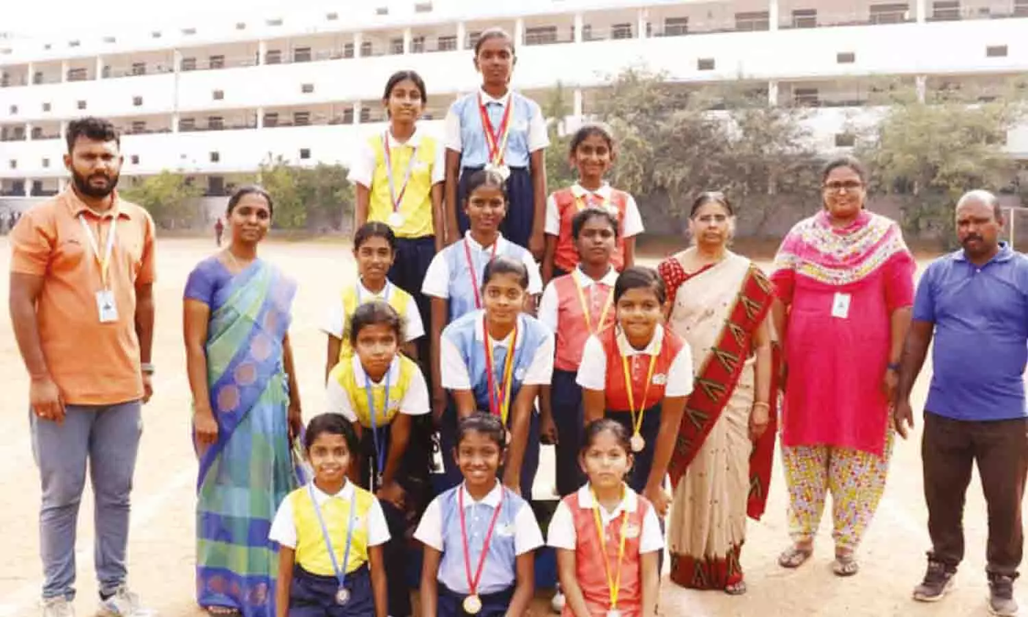 ப்ரண்ட்லைன் நியூஜென் இன்டர்நேஷனல் பள்ளி மாணவர்களுக்கு - தங்கப்பதக்கம் பரிசு