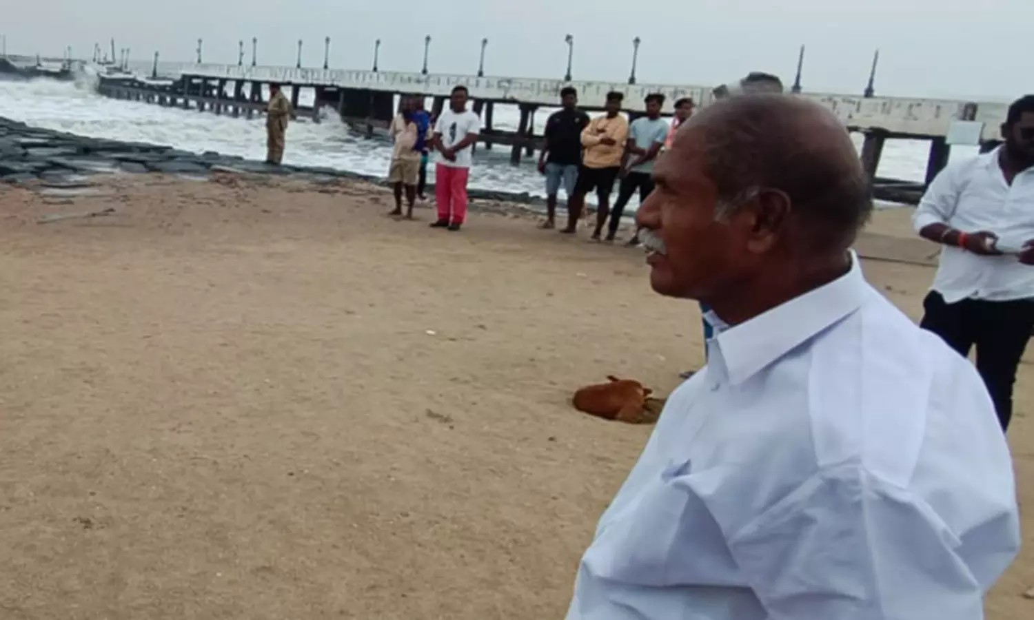 மாண்டஸ் புயலால் மழை தாக்கம்- கடலோர பகுதிகளில் ரங்கசாமி ஆய்வு