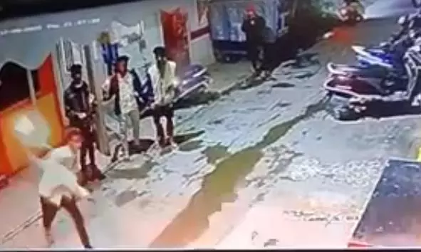 கிருஷ்ணகிரியில் நிதி நிறுவன உரிமையாளர் வீட்டில் பெட்ரோல் குண்டு வீச்சு