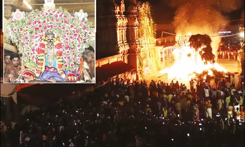 ஸ்ரீரங்கம் ரெங்கநாதர் கோவிலில் சொக்கப்பனை கொளுத்தப்பட்டது