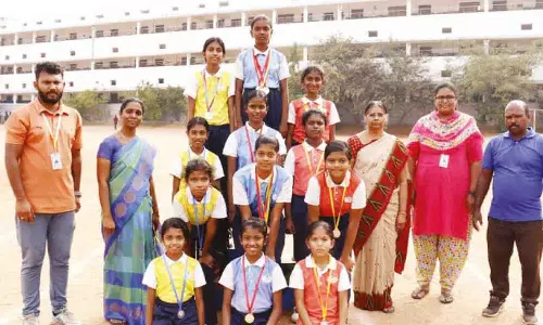 ப்ரண்ட்லைன் நியூஜென் இன்டர்நேஷனல் பள்ளி மாணவர்களுக்கு - தங்கப்பதக்கம் பரிசு