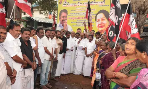 தி.மு.க. அரசை கண்டித்து - அ.தி.மு.க.வினர் ஆர்ப்பாட்டம்