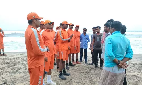 வங்கக்கடலில் புயல் சின்னம் காரைக்காலில் தேசிய பேரிடர் மீட்புக்குழுவினர் ஆய்வு