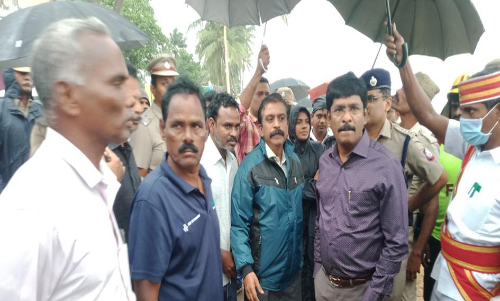 கடலோர கிராமங்களில் விழுப்புரம் மாவட்ட கலெக்டர் நேரில் ஆய்வு - ஆலோசனை