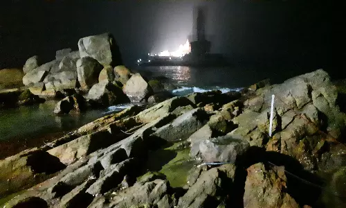 குளம்போல் காட்சி அளித்த கன்னியாகுமரி கடல்