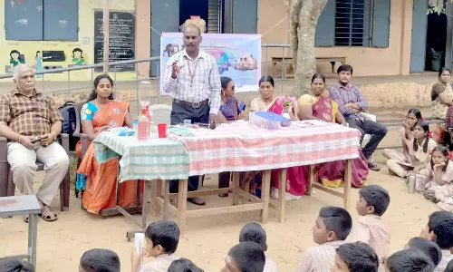 அரசு பள்ளியில் வானவில் மன்ற கருத்தாளர்கள் கூட்டம்