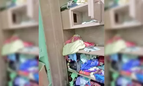 பூட்டிய வீட்டில் 3 பவுன் தங்க செயின் திருட்டு