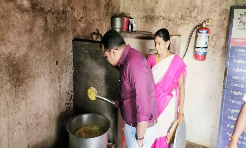 ரேசன் கடை, அரசு பள்ளியில் கலெக்டர் திடீர் ஆய்வு