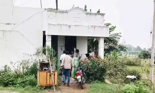 விவசாயி வீட்டில் 4½ பவுன் நகை கொள்ளை