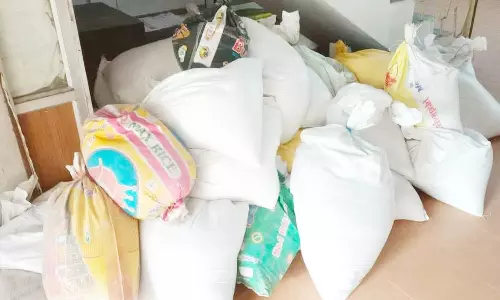 கர்நாடகா, ஆந்திராவுக்கு கடத்திய 3 டன் ரேசன் அரிசி பறிமுதல்