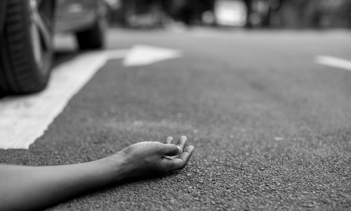 நாய் குறுக்கே வந்ததால் விபத்தில் வாலிபர் பலி