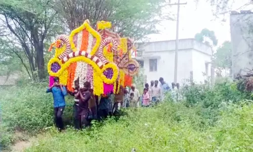 மயான பாதை இல்லாததால் சிறு பாலம் அமைக்க வேண்டும்