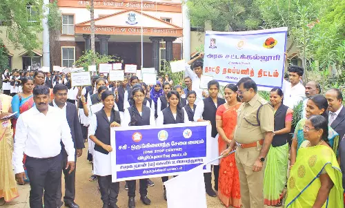 நெல்லையில் சட்டக் கல்லூரி மாணவிகள் விழிப்புணர்வு பேரணி