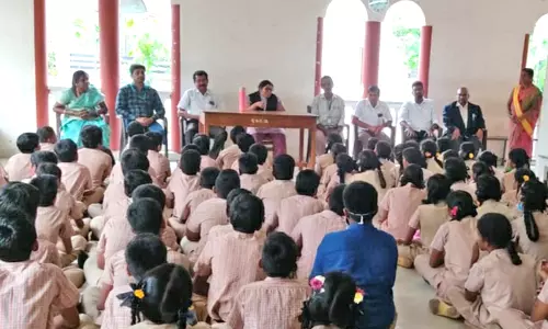 களப்பயணம் மேற்கொண்ட அரசு பள்ளி மாணவ-மாணவிகள்
