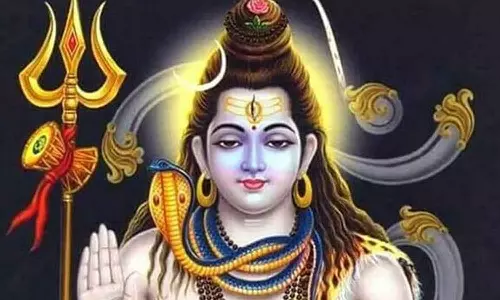 அறிவுக்கும் செல்வத்துக்கும் எட்டாதவன்!