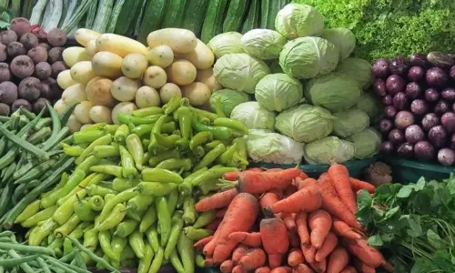 கோயம்பேடு மார்க்கெட்டில் 500 டன் காய்கறிகள் தேக்கம்