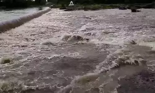 தொடர் மழை எதிரொலி- கொசஸ்தலை ஆற்று கரையோர மக்களுக்கு வெள்ள அபாய எச்சரிக்கை