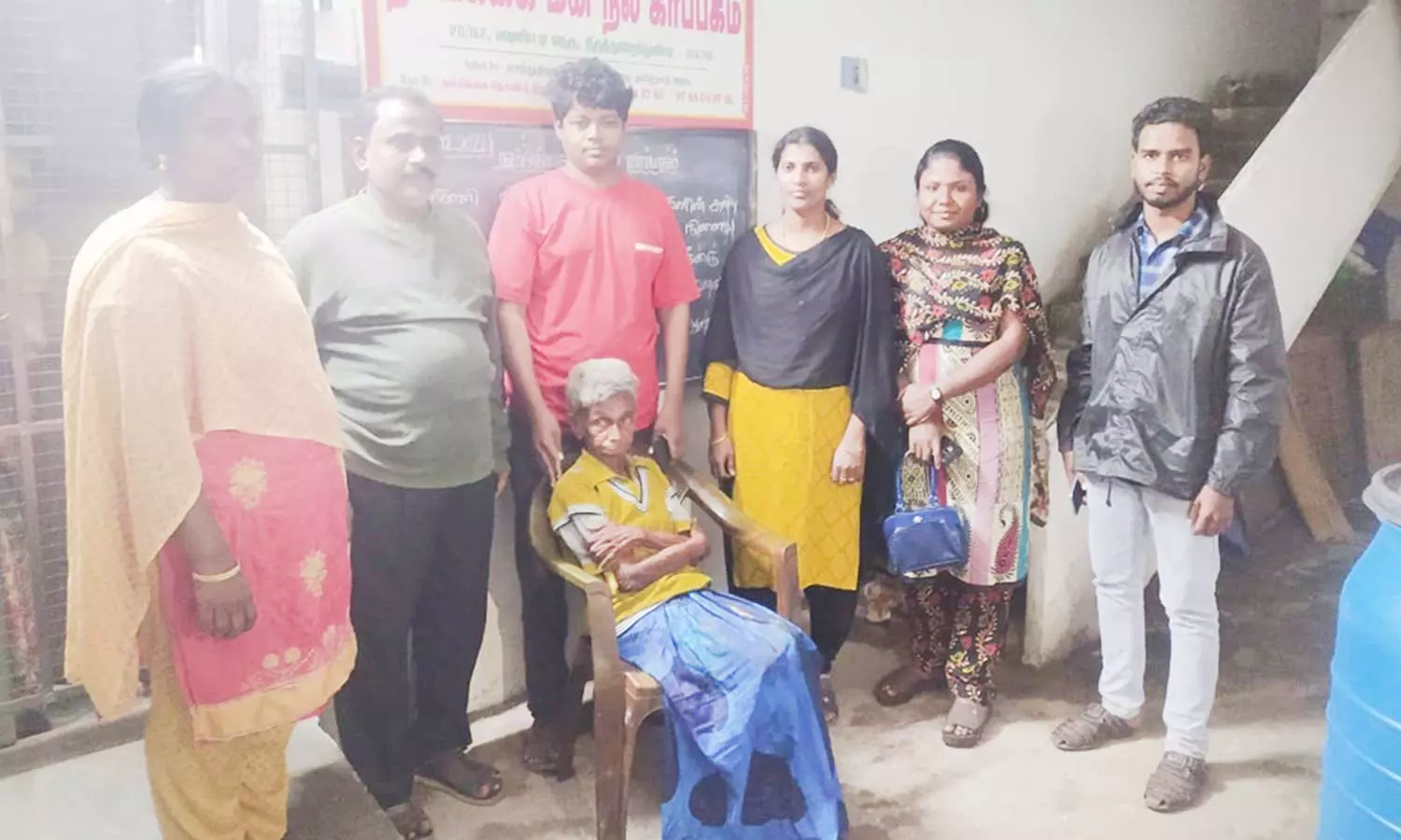 கடும் குளிரில் தவித்த மூதாட்டி மீட்டு காப்பகத்தில் சேர்ப்பு கடும் குளிரில் தவித்த மூதாட்டி மீட்டு காப்பகத்தில் சேர்ப்பு