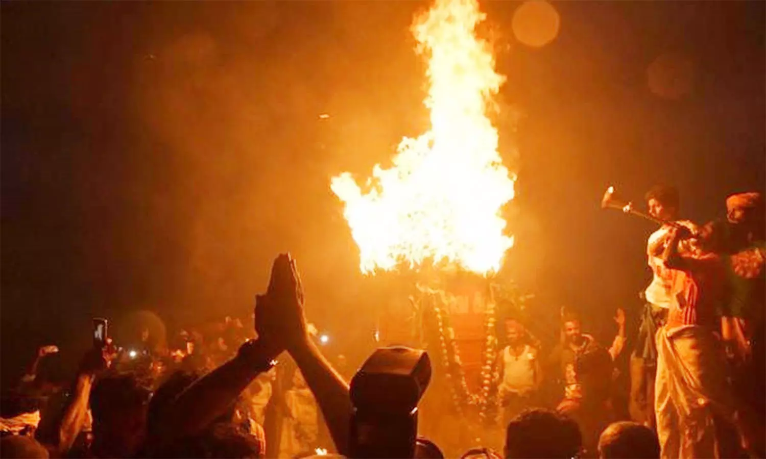 திருவண்ணாமலையில் 35 லட்சம் பக்தர்கள் மகாதீப தரிசனம் திருவண்ணாமலையில் 35 லட்சம் பக்தர்கள் மகாதீப தரிசனம்