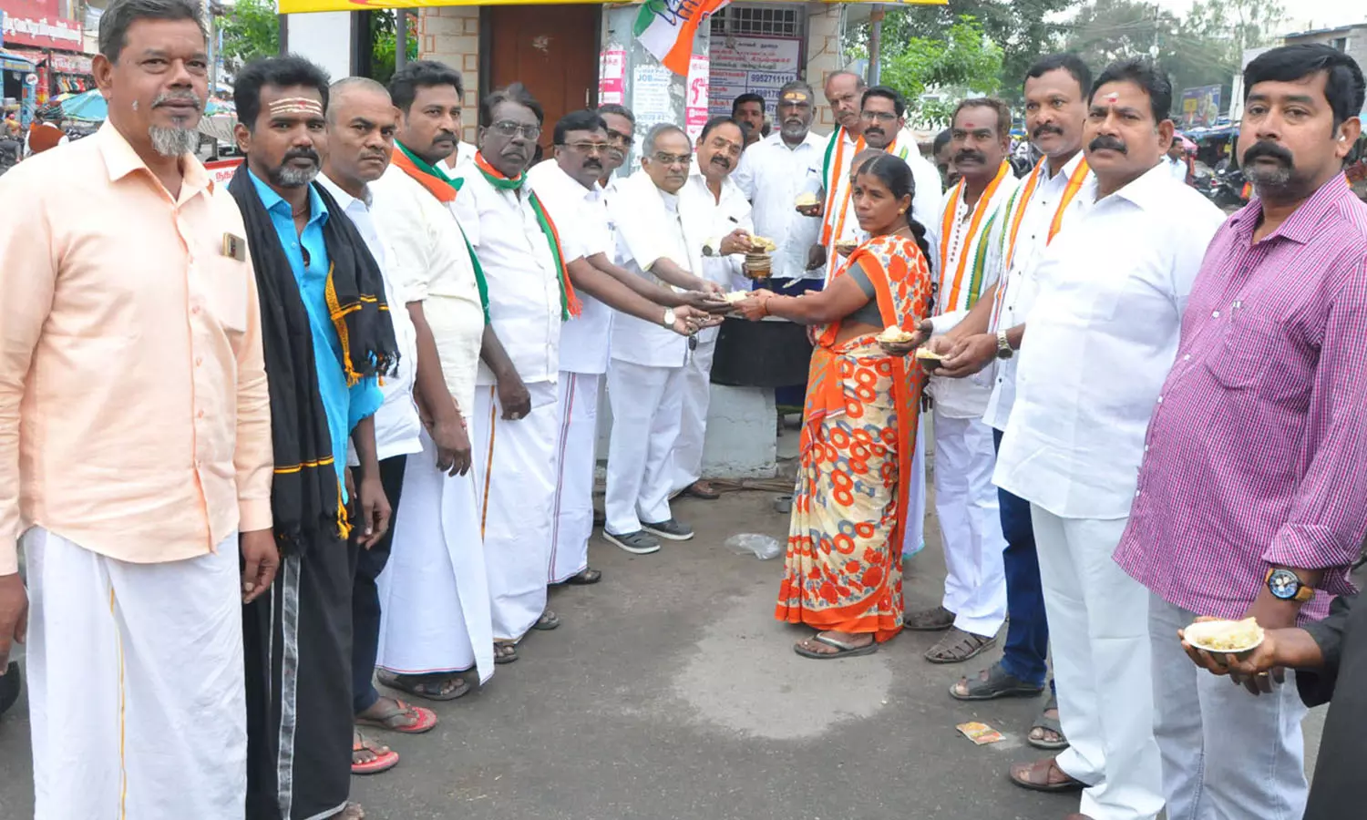 கிருஷ்ணகிரியில்  காங்கிரஸ் கட்சி சார்பில் சோனியாகாந்தி பிறந்த நாள் விழா