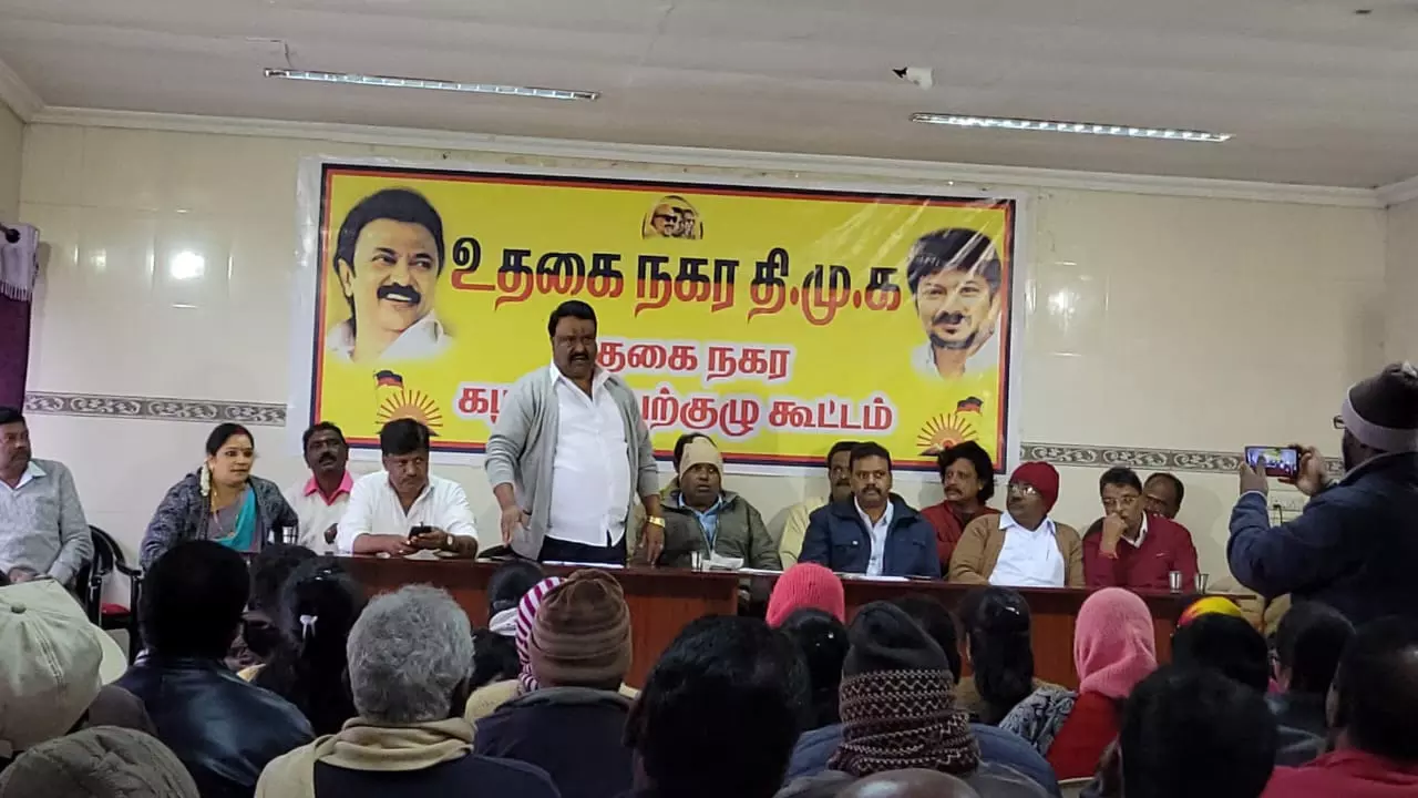 ஊட்டியில் நலத்திட்ட  உதவிகள்-பொதுகூட்டங்கள் நடத்தப்படும் நகர தி.மு.க செயற்குழு கூட்டத்தில் தீர்மானம்