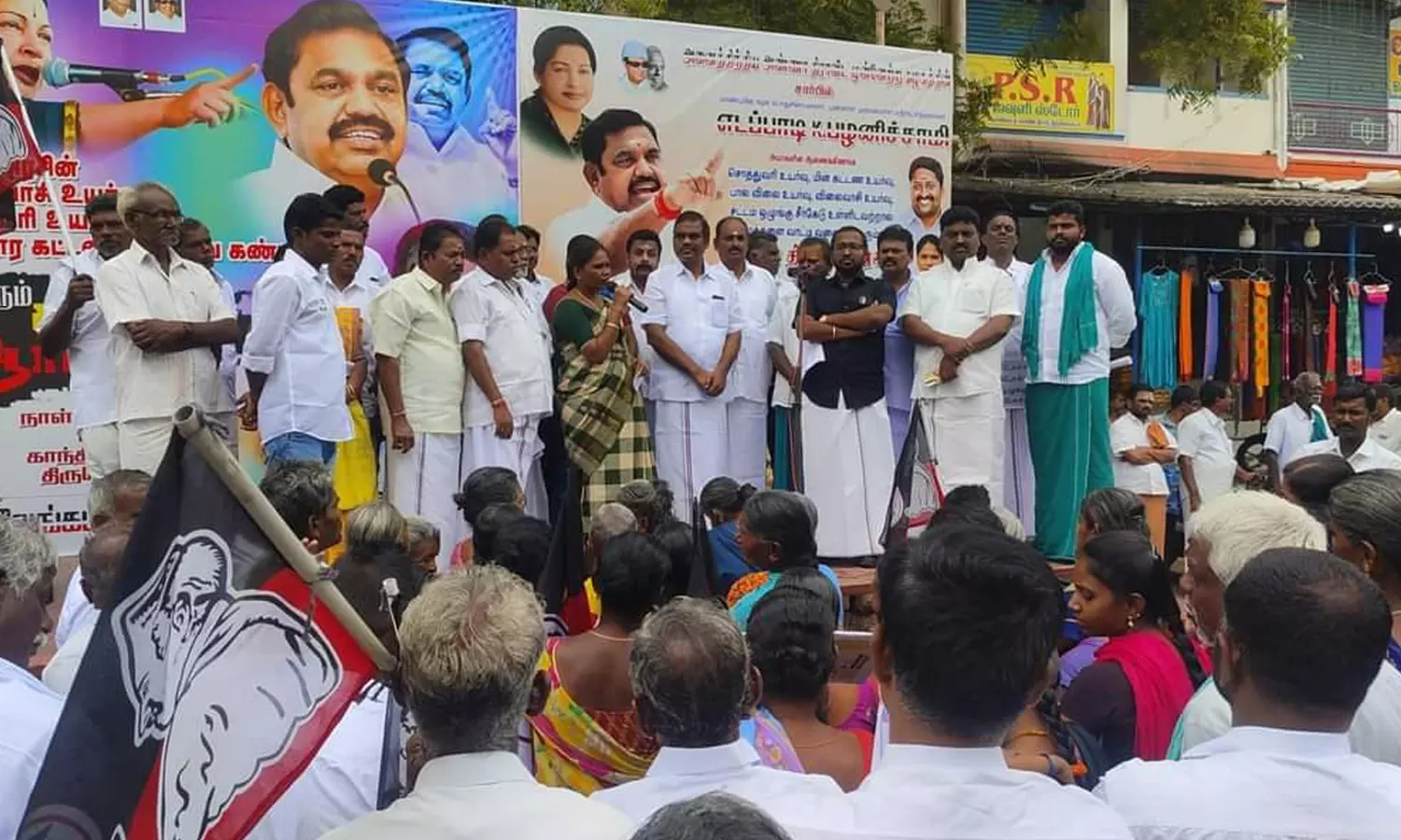 தென்காசி மாவட்டத்தில் அ.தி.மு.க.வினர் கண்டன ஆர்ப்பாட்டம் தென்காசி மாவட்டத்தில் அ.தி.மு.க.வினர் கண்டன ஆர்ப்பாட்டம்