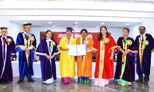 செவிலியர் கல்லூரி பட்டமளிப்பு விழா