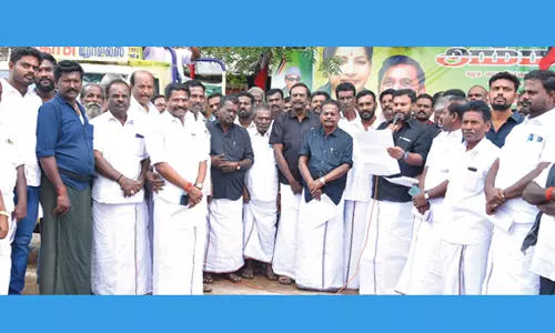 பொங்கல் பரிசு வழங்கவே தி.மு.க. அரசு யோசிக்கிறது