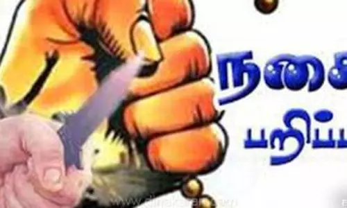 வேப்பூர் அருகே  மோட்டார் சைக்கிளில் தனியாக சென்ற பெண்ணிடம் நகை பறிப்பு