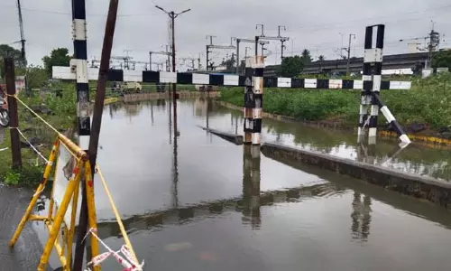 தாம்பரத்தில் சுரங்கப் பாதையில் தண்ணீர் தேங்கியது- வாகன ஓட்டிகள் கடும் அவதி