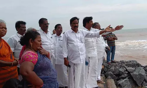 வீடுகளுக்கு ரூ.15 லட்சம் நிவாரணம்-அ.தி.மு.க. கோரிக்கை