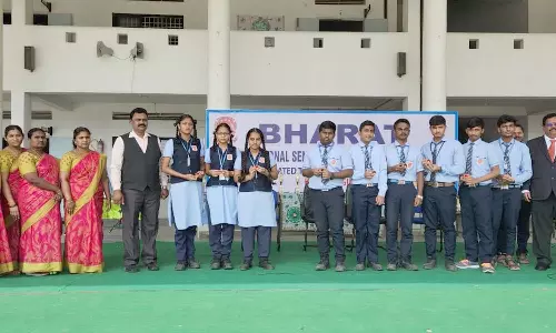 பாரத் சி.பி.எஸ்.இ. பள்ளியில்  அதிக மதிப்பெண் பெற்ற மாணவர்களுக்கு பரிசுகள் வழங்கும் விழா