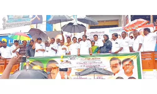 காவேரிபட்டினத்தில்  அ.தி.மு.க. சார்பில் கண்டன ஆர்ப்பாட்டம்